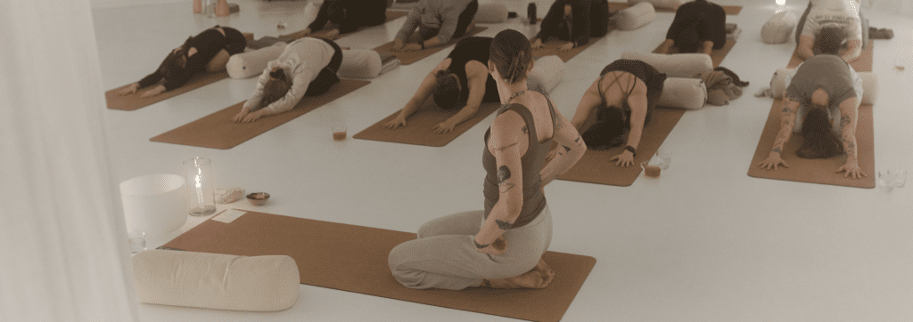 Lokalt hold af Yoga-udøvere i Herning