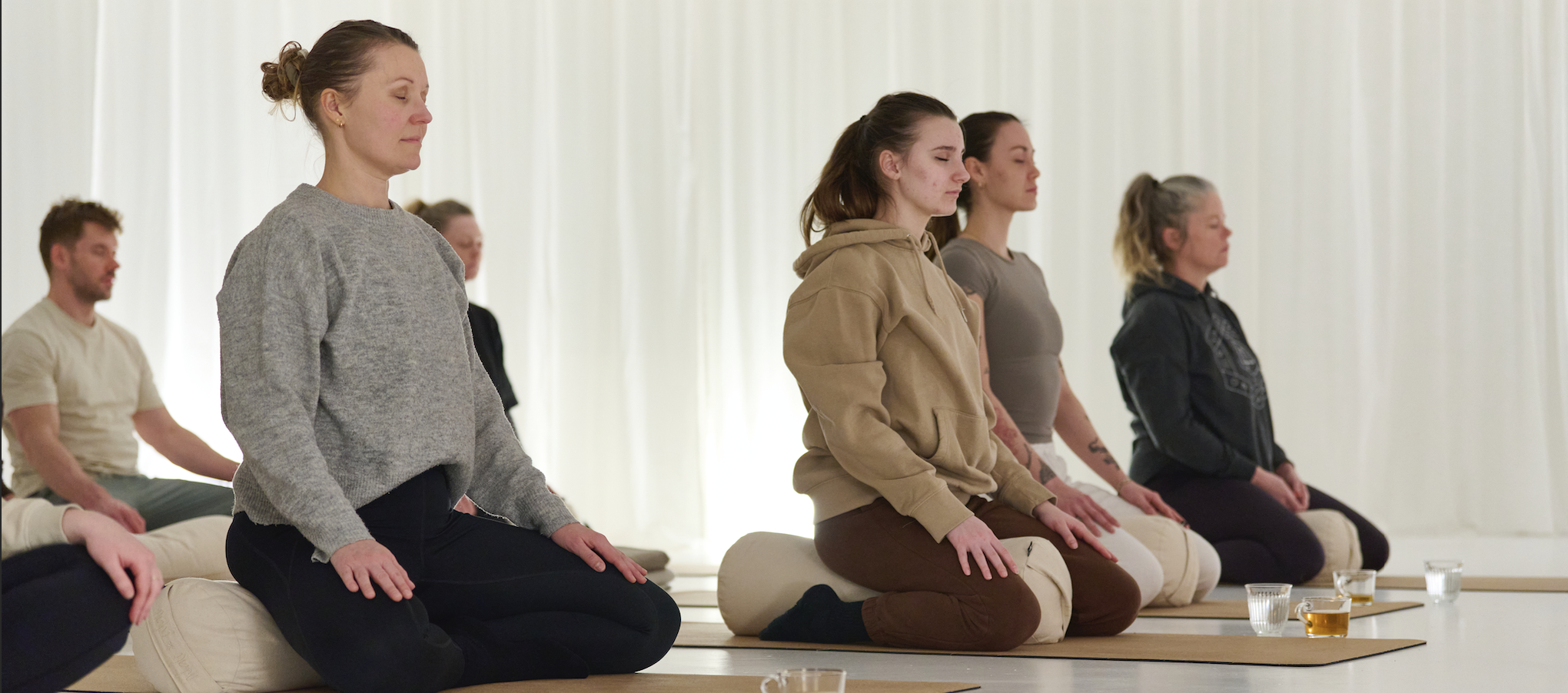 Lokalt hold af Herning Yoga-udøvere